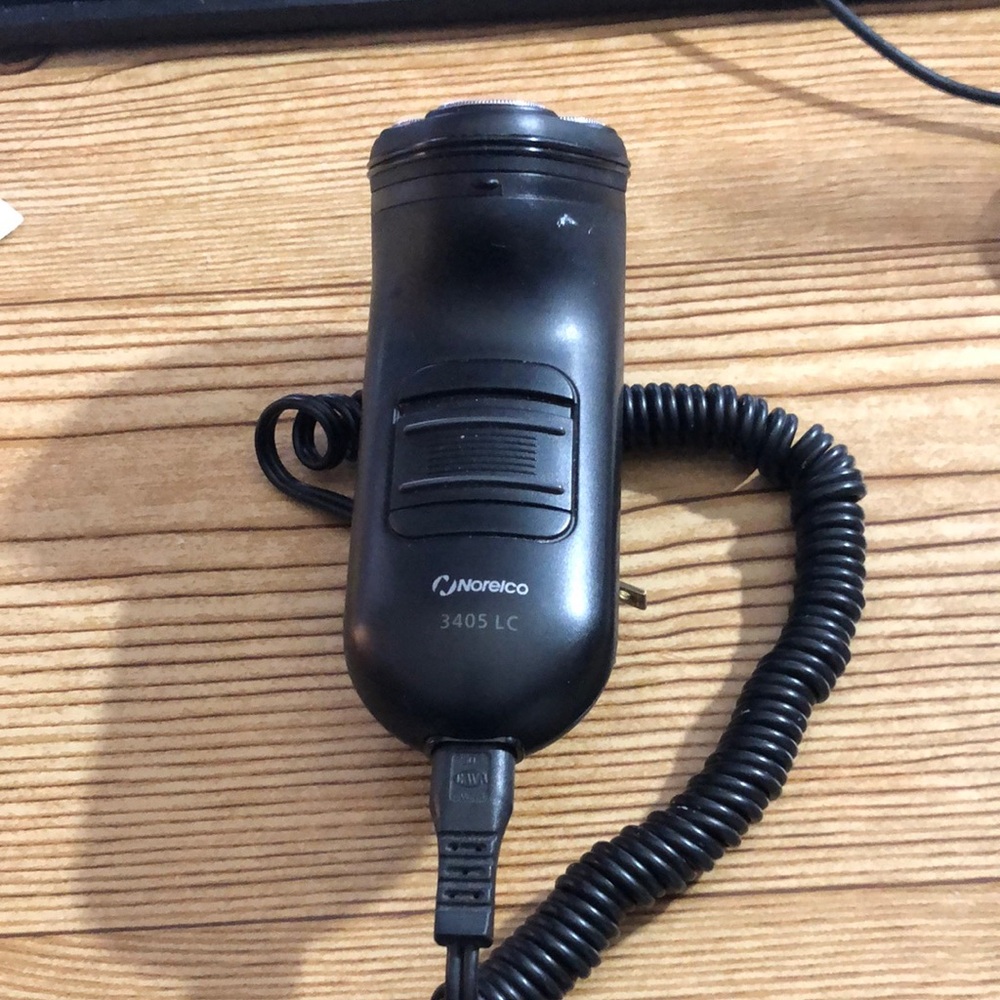 Norelco 3405LC Black Electric Shaver with Charger.